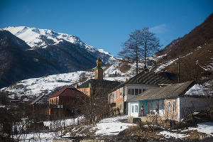 Дорога на курорт Кезеной-Ам в Чечне &copy;&nbsp;Фото Елены Синеок, Юга.ру