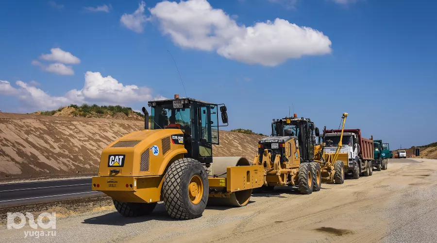 Ремонт дорог &copy;&nbsp;Фото Елены Синеок, Юга.ру