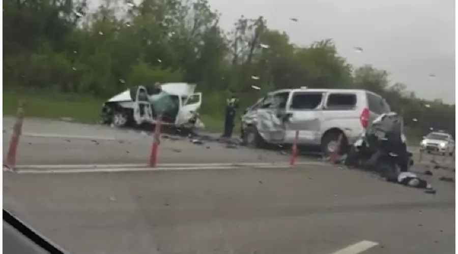 ДТП под МинВодами &copy;&nbsp;Скриншот из видео со страницы instagram.com/artem_mirumyan050