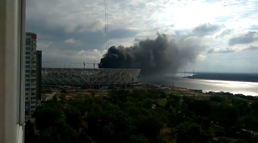 Пожар на стройке «Волгоград Арены» © Скриншот видео из канала Goals & Highlights в YouTube