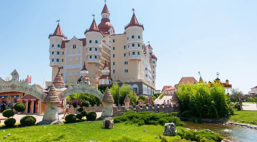 Отель-замок «Богатырь» в «Сочи Парке» &copy;&nbsp;Фото пресс-службы &laquo;Сочи Парка&raquo;
