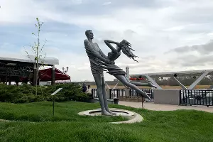 Скульптура &laquo;Южный танец&raquo; на&nbsp;набережной Ростова-на-Дону &copy;&nbsp;Фото Дмитрия Пославского, Юга.ру