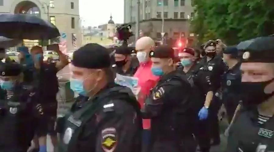 Задержание Артема Беседина &copy;&nbsp;Скриншот видео из телеграм-канала t.me/avtozaklive