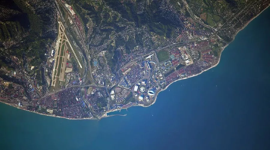Сочи из космоса &copy;&nbsp;Фото из аккаунта Роскосмоса в Instagram, instagram.com/roscosmosofficial