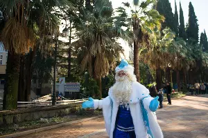 В Сочи прошел парад Дедов Морозов &copy;&nbsp;Никита Быков, ЮГА.ру