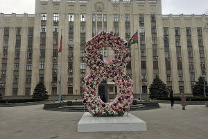 Инсталляция перед зданием Краснодарской краевой администрации, 6 марта 2022 г. © Фото Олеси Шубиной, Юга.ру