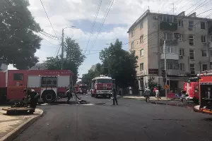 Пожар на пересечении улиц Карасунской и Октябрьской в Краснодаре &copy;&nbsp;Фото Дарьи Роменской