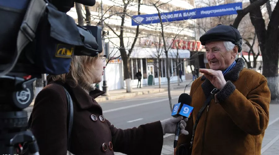 КПРФ провела в Краснодаре акцию "Пятого в пять приходите рассказать" &copy;&nbsp;Елена Синеок. ЮГА.ру