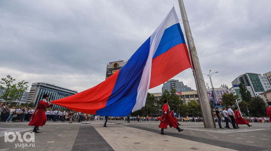 День государственного флага в Краснодаре  © Елена Синеок, ЮГА.ру
