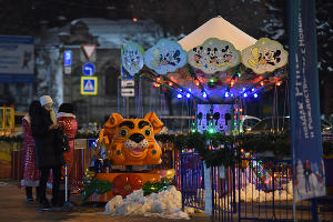 Рождественская ярмарка на Главной городской площади Краснодара © Фото Елены Синеок, Юга.ру