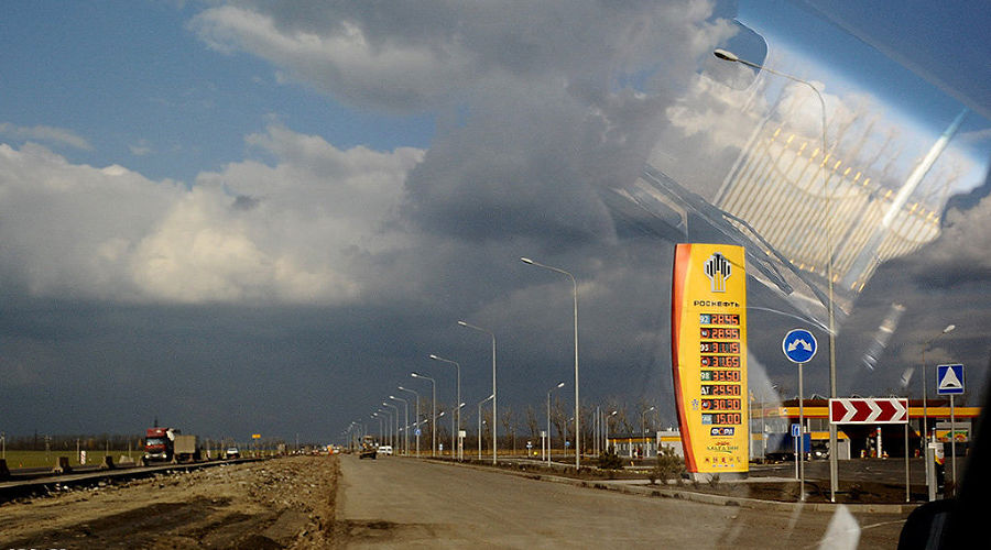 Преверка качества бензина "Роснефти" в Кореновском районе © Алёна Живцова, ЮГА.ру