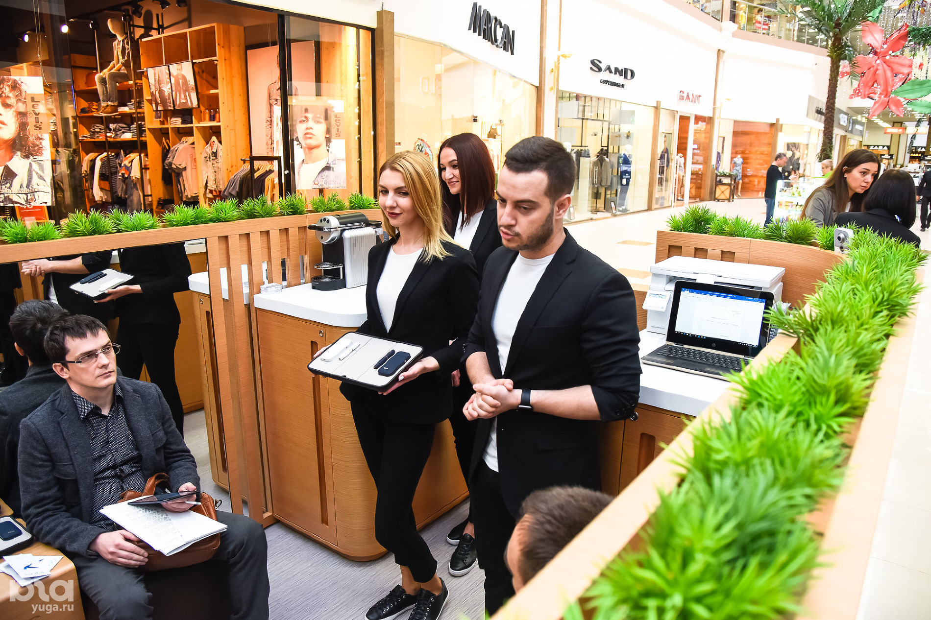 приглашаем на работу рабочих на производство. работа вакансии. бариста в кепке. работа белгород вакансии сегодня без опыта. приглашаем на вахту.