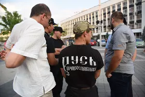 "Народный сход" в поддержку семьи Шаровых &copy;&nbsp;Елена Синеок, ЮГА.ру