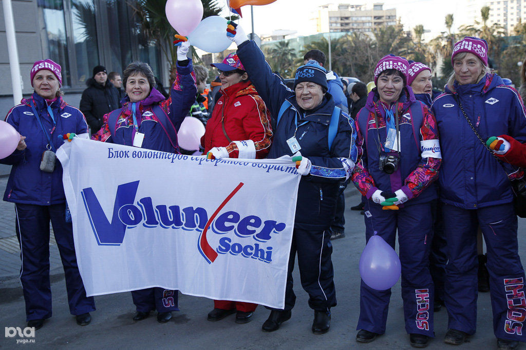 олимпийские волонтеры. олимпийские волонтеры. олимпийские волонтеры. волонтеры на олимпийские игры в сочи в 2014 году. волонтерки олимпиады в сочи.