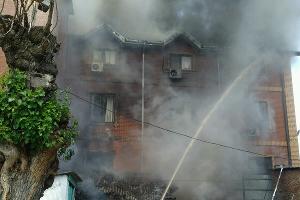 Пожар на пересечении улиц Карасунской и Октябрьской в Краснодаре © Фото пресс-службы ГУ МЧС России по Краснодарскому краю