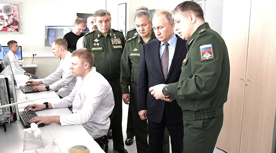 Владимир Путин в военном технополисе «Эра» © Фото с сайта kremlin.ru