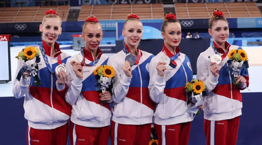 Команда России по художественной гимнастике (Алиса Тищенко крайняя справа) &copy;&nbsp;Фото из твиттера Олимпийского комитета России, twitter.com/Olympic_Russia
