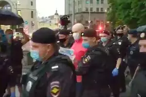 Задержание Артема Беседина &copy;&nbsp;Скриншот видео из телеграм-канала t.me/avtozaklive