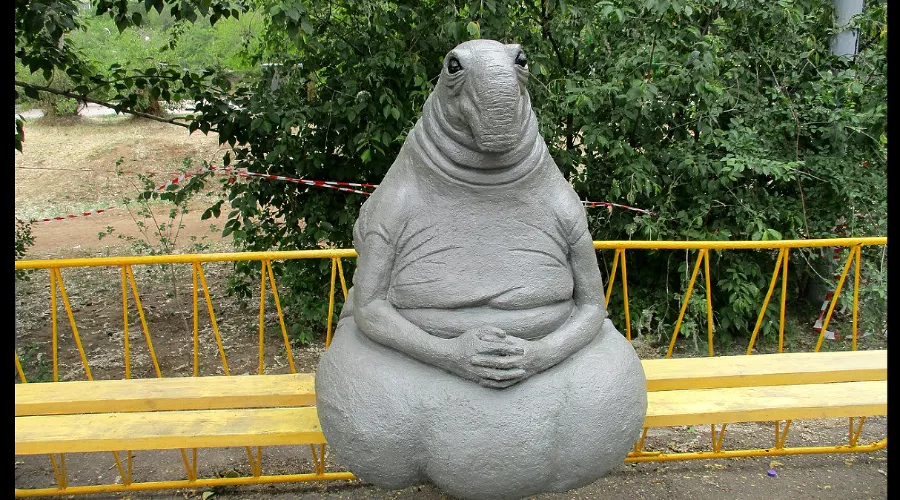 Памятник Ждуну в Чите &copy;&nbsp;Скриншот с сайта wikipedia.org https://ru.wikipedia.org/wiki/%D0%96%D0%B4%D1%83%D0%BD#/media/%D0%A4%D0%B0%D0%B9%D0%BB:Homunculus_loxodontus_in_Chita.jpg