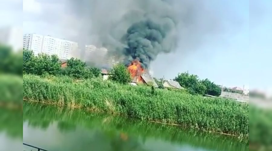 Пожар в Краснодаре © Скриншот из видео из аккаунта instagram.com/_ka_ri_no_4ka