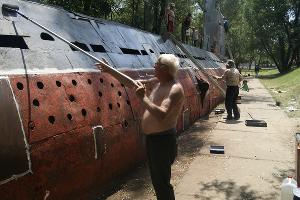 Краснодарские моряки приводят в порядок ПЛ М-261 © Фото предоставлено Александром Кавуном