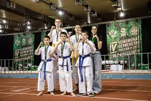 Воспитанники и тренер центра спортивных единоборств &laquo;Сокол&raquo; &copy;&nbsp;Фото Фонда Олега Дерипаска &laquo;Вольное Дело&raquo;