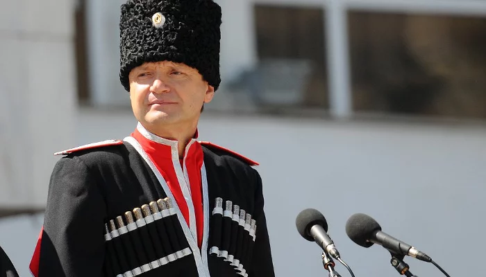 Александр Ткачев в форме казачьего полковника &copy;&nbsp;Елена Синеок. ЮГА.ру