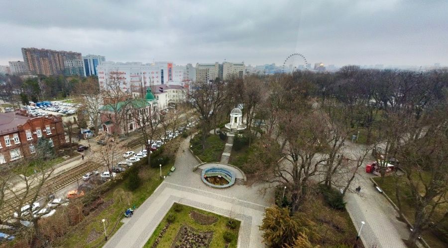 Вид сверху на «Городской сад» и колоннаду © Панорама пользователя Anton Axenov с сайта google.com/maps
