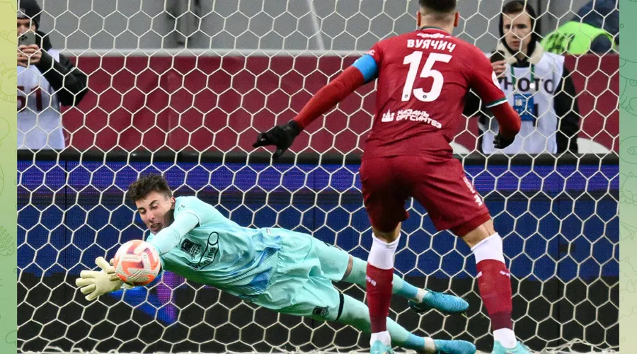 Голкипер ФК «Краснодар» Станислав Агкацев отражает опасный удар в матче с «Рубином» 10 ноября 2024 г. &copy;&nbsp;Скриншот публикации в телеграм-канале ФК &laquo;Краснодар&raquo;, T.me/fckrasnodar