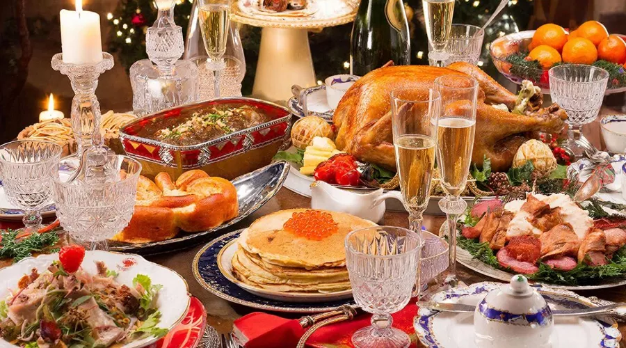 новогодний стол &copy;&nbsp;Изображение сгенерировано нейросетью Gigachat