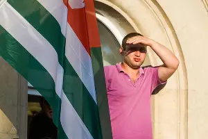 Митинг оппозиции в Абхазии &copy;&nbsp;Нина Зотина, ЮГА.ру