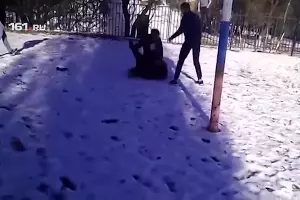  &copy;&nbsp;Скриншот из видео &laquo;В Новошахтинске школьники жестоко избили одноклассника&raquo;, vk.com/video-29725596_456239787