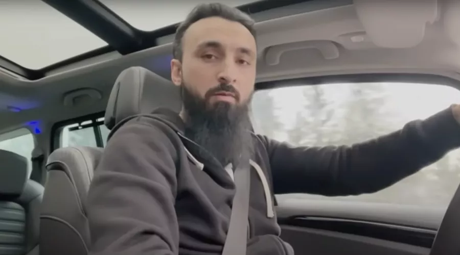 Тумсо Абдурахманов &copy;&nbsp;Скриншот видео с YouTube-канала AbuSaddamShishaniLIVE