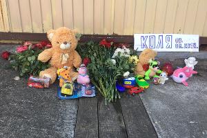 К месту гибели мальчика из Татарстана несут цветы © Фото пресс-службы администрации Сочи