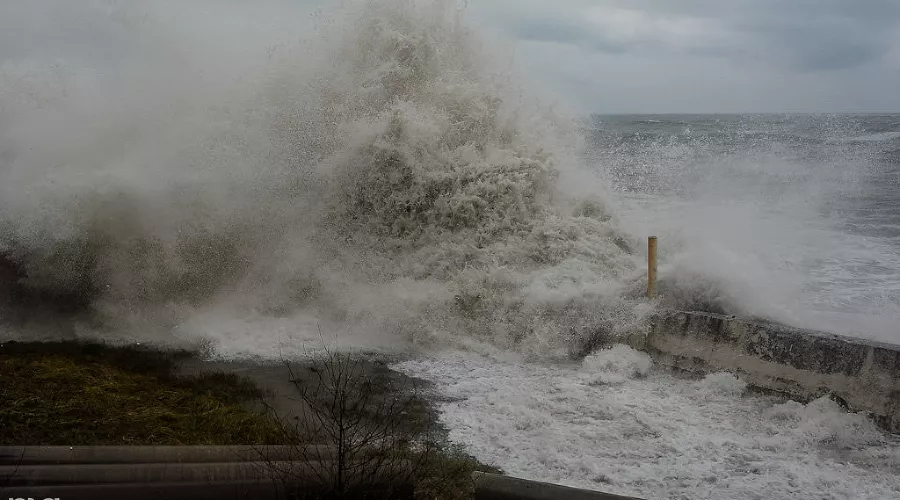 Шторм в Сочи &copy;&nbsp;Фото Нины Зотиной, Юга.ру