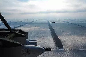 Экипаж вертолета Ми-28Н &laquo;Ночной охотник&raquo; выполняет полет &copy;&nbsp;Виталий Тимкив, Юга.ру