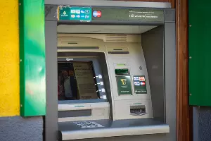 Банкомат «Россельхозбанка» &copy;&nbsp;Фото Елены Синеок, Юга.ру