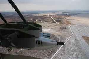 Экипаж вертолета Ми-28Н &laquo;Ночной охотник&raquo; выполняет полет &copy;&nbsp;Виталий Тимкив, Юга.ру