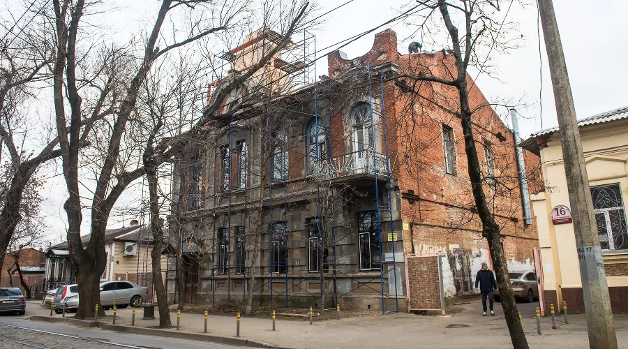 Коммунаров, 18. Дом присяжного поверенного В.В. Сербина, 1910 год &copy;&nbsp;Фото Елены Синеок, Юга.ру