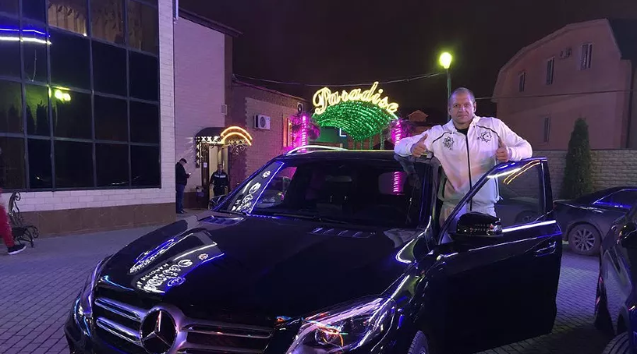 Фонд Кадырова подарил Александру Емельяненко Mercedes за победный бой в «Ахмате» &copy;&nbsp;Фото из аккаунта instagram.com/alexemelyanenko