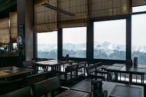 Ресторан &laquo;2320&raquo; на &laquo;Роза Хутор&raquo; &copy;&nbsp;Фото предоставлено пресс-службой курорта &laquo;Роза Хутор&raquo;