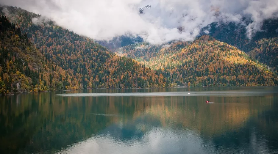 Озеро Рица, Абхазия &copy;&nbsp;Фото Юга.ру