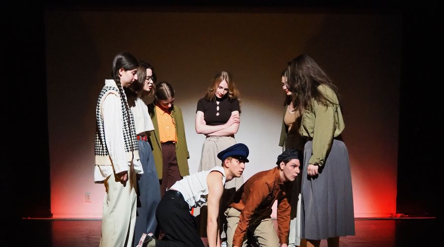 Спектакль «Лес. Замри» творческого объединения «Аврора читает»  © Фото Николетты Гридиной