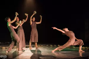 Спектакль &laquo;Камни со дна реки&raquo; &copy;&nbsp;Фото Елены Синеок, Юга.ру