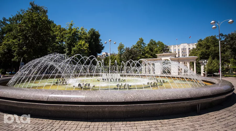 Сквер им. Маршала Г.К. Жукова &copy;&nbsp;Фото Елены Синеок, Юга.ру