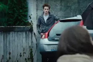 Кадр из трейлера к фильму «Сумерки» &copy;&nbsp;Скриншот видео с YouTube-канала &laquo;Трейлеры к фильмам&raquo;, www.youtube.com/@user-uk3zw2op3c