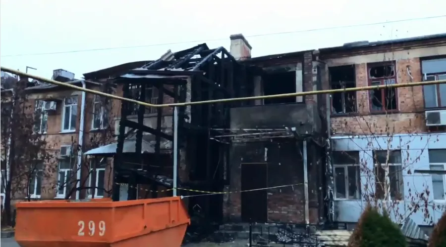 Горевший дом на улице Рашпилевской, 14 в Краснодаре &copy;&nbsp;Скриншот видео со страницы facebook.com/vladimir.verbitskiy