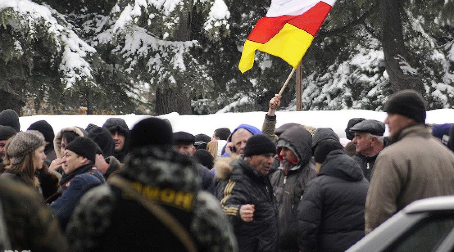 Противостояние после выборов в Южной Осетии © Сергей Карпов. ЮГА.ру