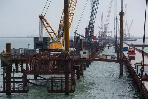 Строительство Крымского моста &copy;&nbsp;Фото Елены Синеок, Юга.ру