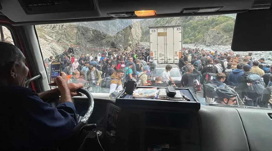 Люди на российско-грузинской границе, сентябрь 2022 &copy;&nbsp;Фото Катерины Данильян